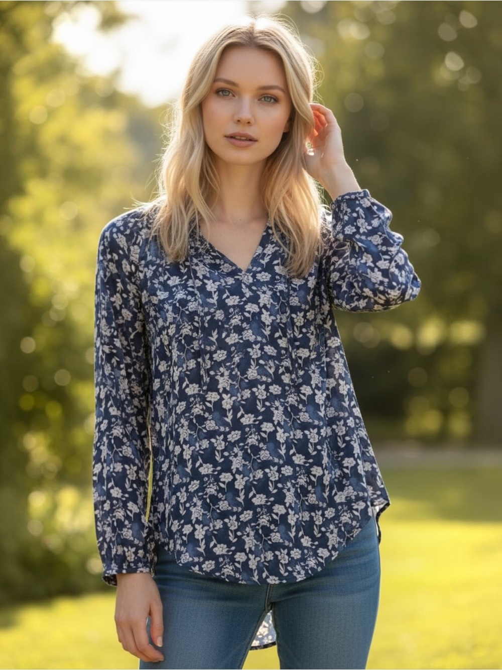 Vera Wang Simply Vera Blue White Floral V-Neck Pleated Tunic Blouse Top Sz Small